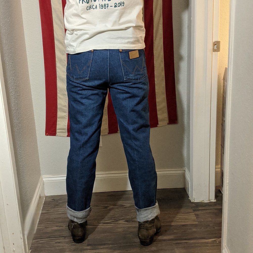 Men's Wrangler Boot Cut Blue Jeans 33x34 Like New